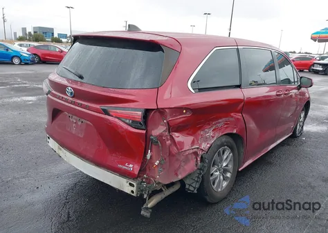 2021 Toyota Sienna Le z USA, uszkodzony, nr VIN 5TDKSKFC7MS007904